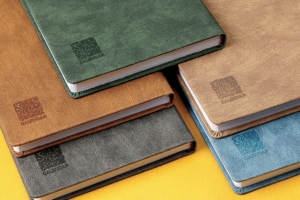 برش چرم مصنوعی و فوم بیالا برای جلد سررسید، لوح تقدیر و جا کارتی - دنا برش تهران